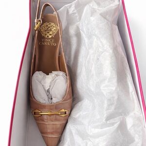 Vince Camuto Women's Brown Croc-Embossed Flats